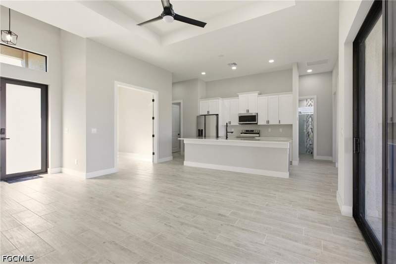 3 bedroom SingleFamilyResidence at 131 Kismet Pkwy E, Cape Coral, Cape Coral — photo 5