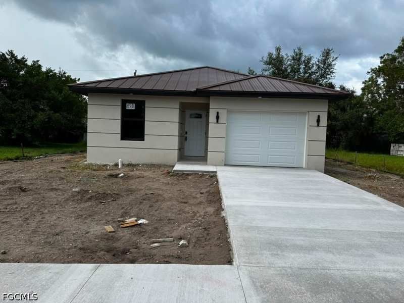 4 bedroom SingleFamilyResidence at 3121 Thomas St, Fort Myers, Fort Myers — photo 1
