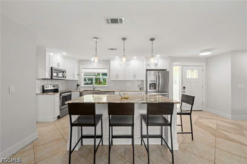 5 bedroom SingleFamilyResidence at 5310 Bayshore Ave, Cape Coral, Cape Coral — photo 5