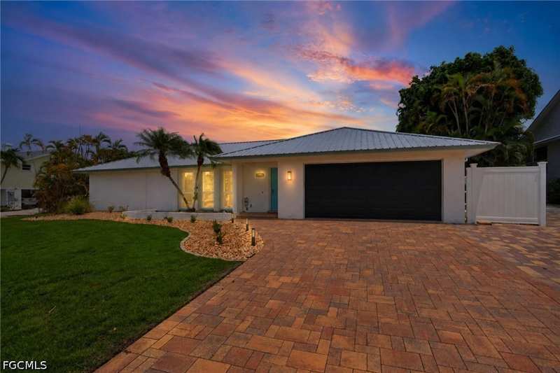 4 bedroom SingleFamilyResidence at 1477 Albatross Rd, The Dunes Sanibel Island, Sanibel — photo 1