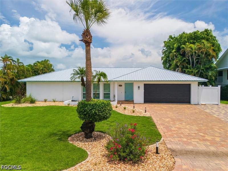 4 bedroom SingleFamilyResidence at 1477 Albatross Rd, The Dunes Sanibel Island, Sanibel — photo 3