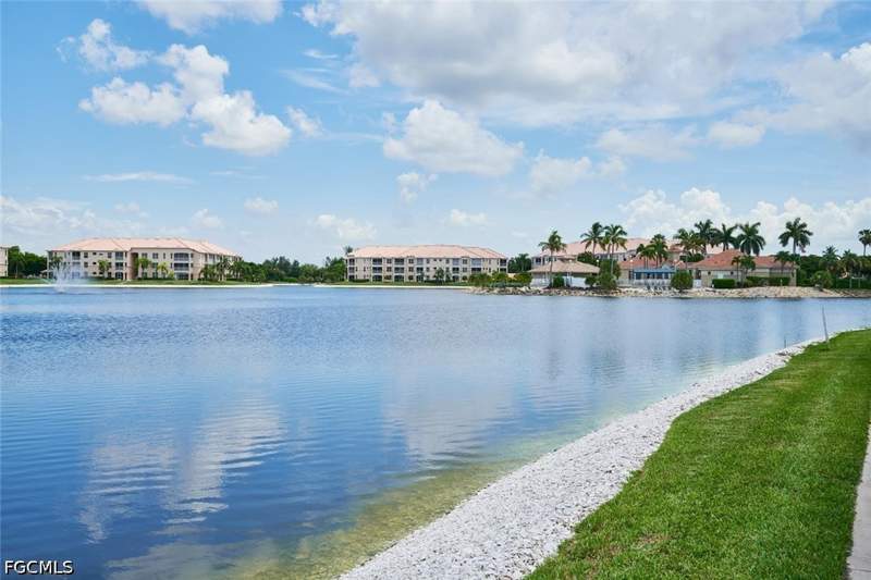 3 bedroom Condominium at 9140 Southmont Cv 102, Southmont Cove, Fort Myers — photo 2