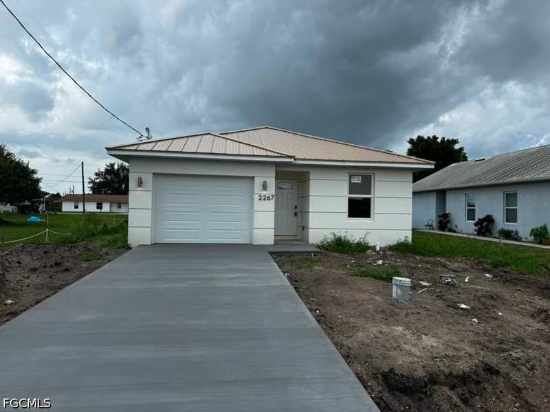4 bedroom SingleFamilyResidence at 2267 French St, Fort Myers, Fort Myers — photo 1