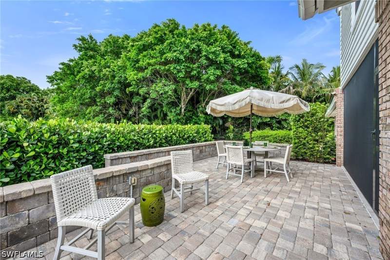 2 bedroom Attached at 569 Park Shore Dr G5, Villas Of Park Shore, Naples — photo 2