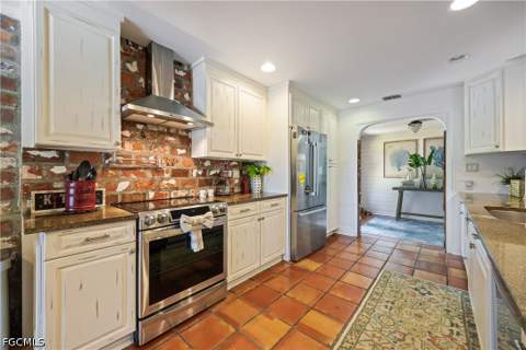 2430 McGregor Blvd, Fort Myers FL - photo 13 of 50