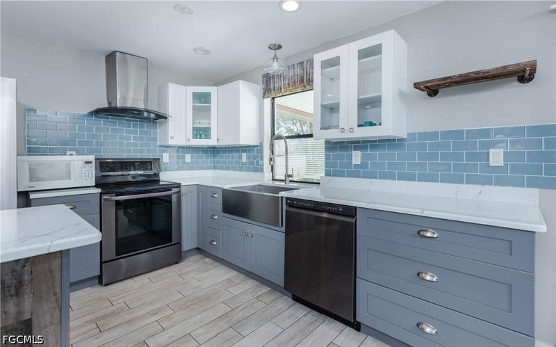 3 bedroom SingleFamilyResidence at 5243 Sunnybrook Ct, Cape Coral, Cape Coral — photo 4