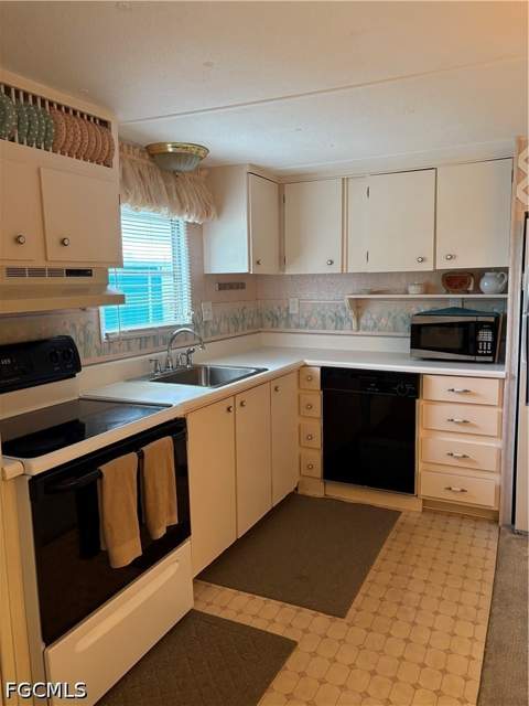 3130 Mercury Ln, North Fort Myers FL - photo 10 of 31