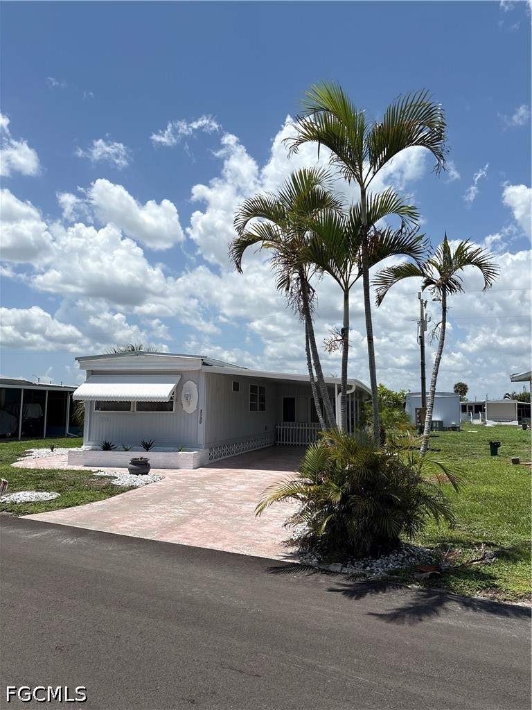 2 bedroom ManufacturedHome at 3130 Mercury Ln, Tamiami Village, North Fort Myers — photo 2