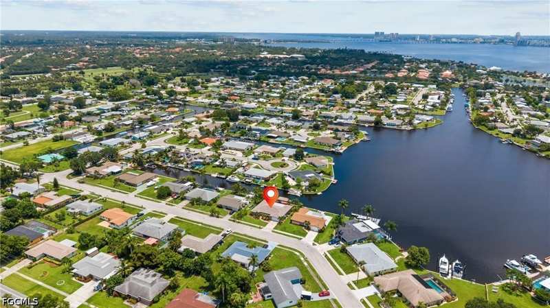 4 bedroom SingleFamilyResidence at 4536 Vinsetta Ave, Waterway Estates, North Fort Myers — photo 1