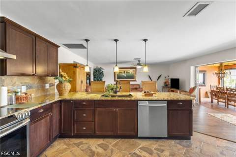 4536 Vinsetta Ave, North Fort Myers FL - photo 11 of 41