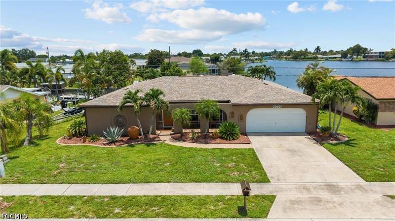 4 bedroom SingleFamilyResidence at 4536 Vinsetta Ave, Waterway Estates, North Fort Myers — photo 2