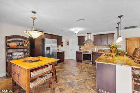 4536 Vinsetta Ave, North Fort Myers FL - photo 9 of 41