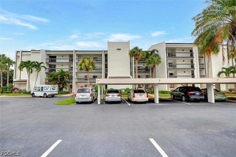 3 bedroom Condominium at 4586 Trawler Ct 304, Trawler Village, Fort Myers — photo 2