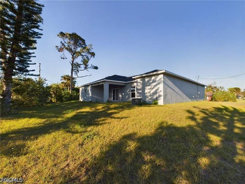3 bedroom SingleFamilyResidence at 15 Hampton Ave, Lehigh Acres, Lehigh Acres — photo 3