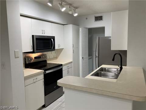 8920 Colonnades Ct E 516, Bonita Springs FL - photo 7 of 38