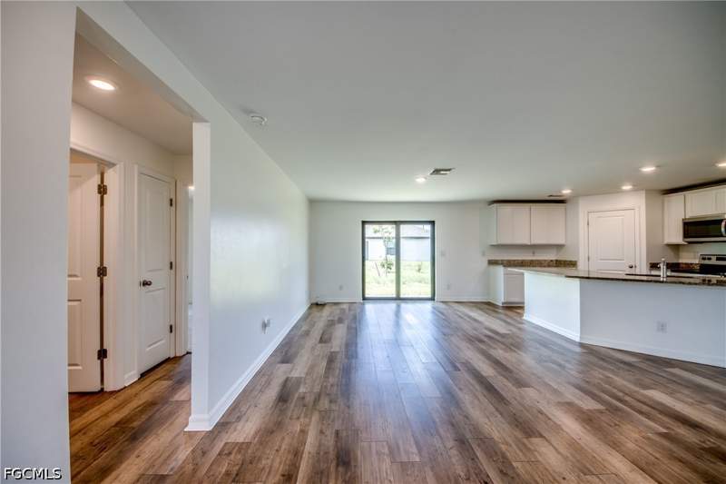 3 bedroom SingleFamilyResidence at 861 Winwood Cir, Mirror Lakes, Fort Myers — photo 2