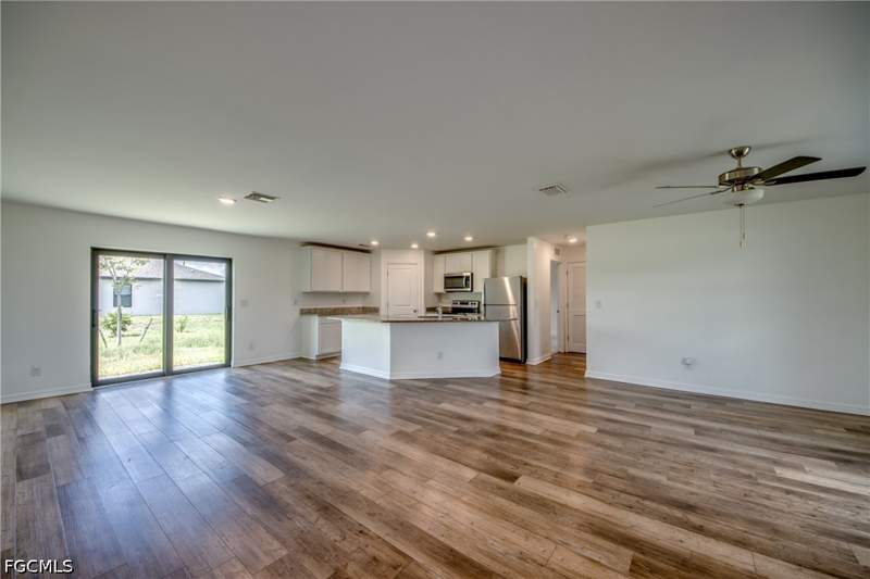 3 bedroom SingleFamilyResidence at 861 Winwood Cir, Mirror Lakes, Fort Myers — photo 5