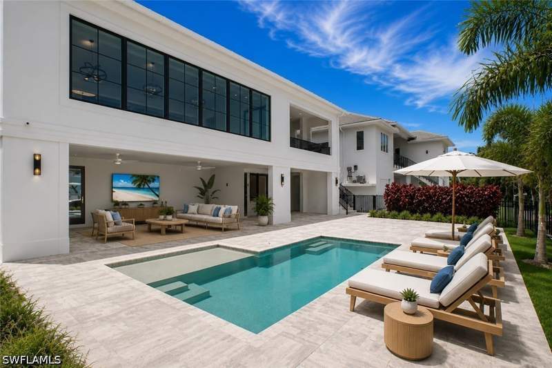4 bedroom SingleFamilyResidence at 211 1st St, Little Hickory Shores, Bonita Springs — photo 4