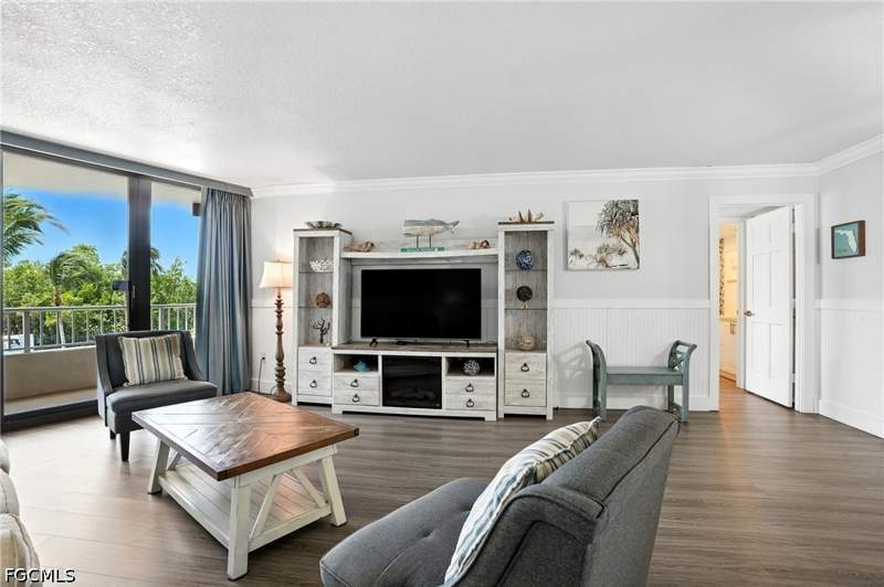 2 bedroom Condominium at 440 Seaview Ct 201, South Seas Club Condo, Marco Island — photo 4
