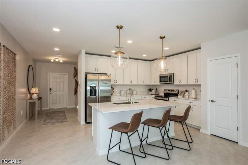3 bedroom SingleFamilyResidence at 322 Lakeside Hideaway Ln, Whispering Lakes, Lehigh Acres — photo 4