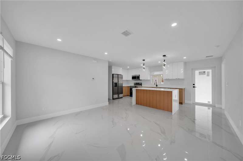 3 bedroom SingleFamilyResidence at 728 Glacier Ave, Lehigh Acres, Lehigh Acres — photo 1