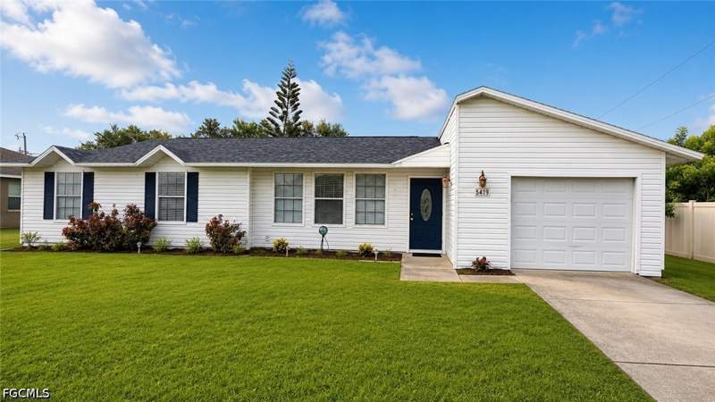 3 bedroom SingleFamilyResidence at 419 SE 15th St, Cape Coral, Cape Coral — photo 2