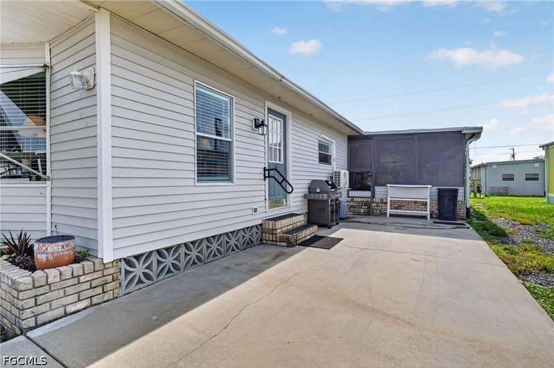 2 bedroom ManufacturedHome at 14716 Nantucket Rd 411, Old Bridge Village, North Fort Myers — photo 3