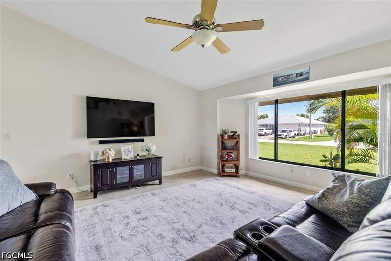 3 bedroom SingleFamilyResidence at 226 SW 44th Ter, Cape Coral, Cape Coral — photo 4