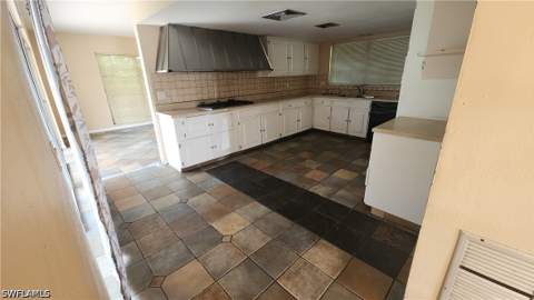 514 Antilles Ct, Marco Island FL - photo 13 of 28
