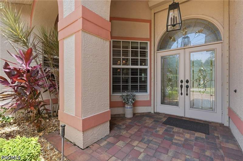 4 bedroom SingleFamilyResidence at 8861 Creek Run Dr, Cedar Creek, Bonita Springs — photo 4