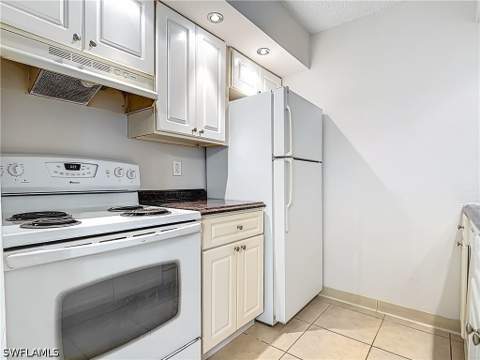 194 Santa Clara Dr 12, Naples FL - photo 13 of 41
