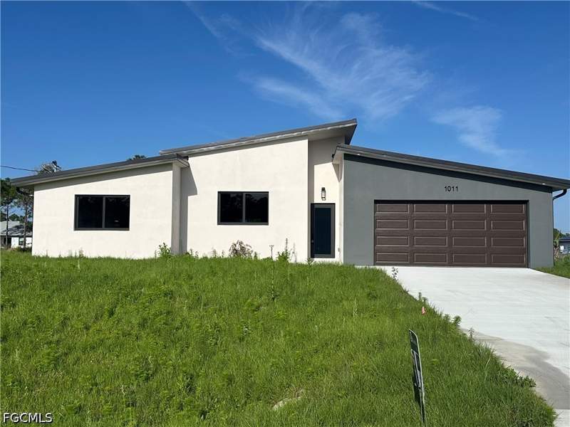 3 bedroom SingleFamilyResidence at 1011 State Ave, Lehigh Acres, Lehigh Acres — photo 2