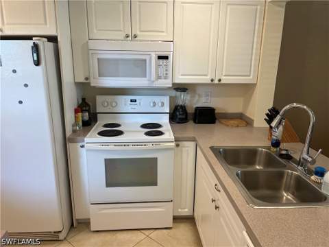 1085 Forest Lakes Dr 8202, Naples FL - photo 15 of 21