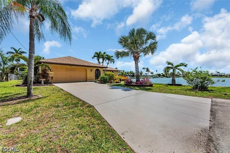3 bedroom SingleFamilyResidence at 219 SE 19th Ct, Cape Coral, Cape Coral — photo 2
