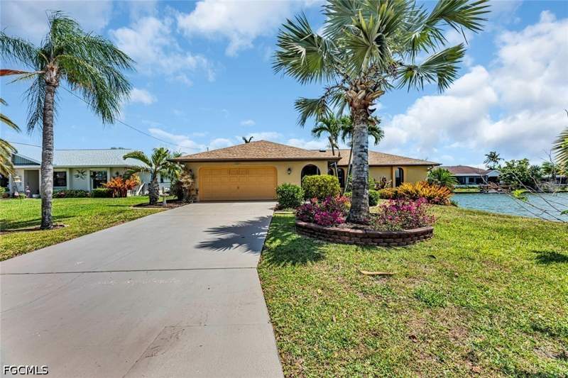 3 bedroom SingleFamilyResidence at 219 SE 19th Ct, Cape Coral, Cape Coral — photo 3