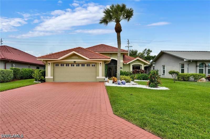 3 bedroom SingleFamilyResidence at 5866 Westbourgh Ct, Royal Wood, Naples — photo 2