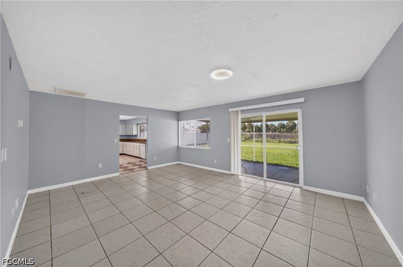 2 bedroom SingleFamilyResidence at 1418 SE 23rd Ter, Cape Coral, Cape Coral — photo 2
