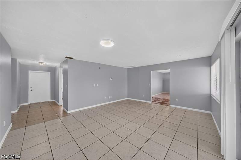 2 bedroom SingleFamilyResidence at 1418 SE 23rd Ter, Cape Coral, Cape Coral — photo 3