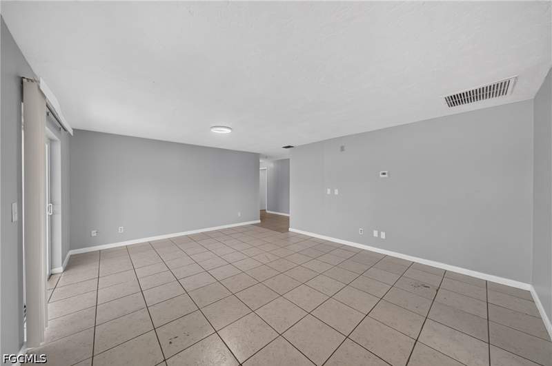 2 bedroom SingleFamilyResidence at 1418 SE 23rd Ter, Cape Coral, Cape Coral — photo 4