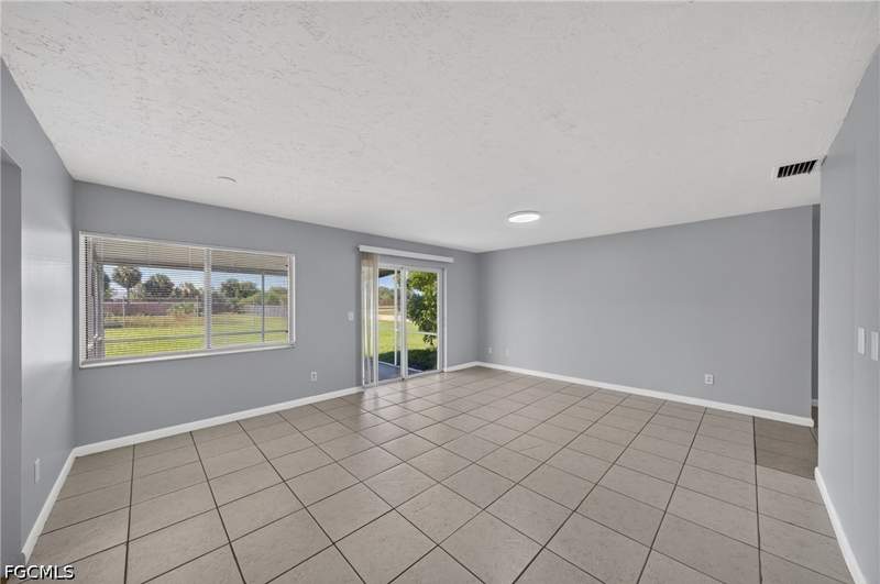 2 bedroom SingleFamilyResidence at 1418 SE 23rd Ter, Cape Coral, Cape Coral — photo 5