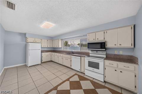 1418 SE 23rd Ter, Cape Coral FL - photo 6 of 26