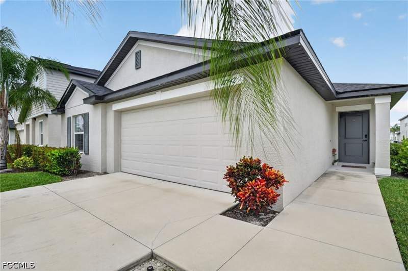 4 bedroom SingleFamilyResidence at 17742 Paradiso Way, Crane Landing, North Fort Myers — photo 2