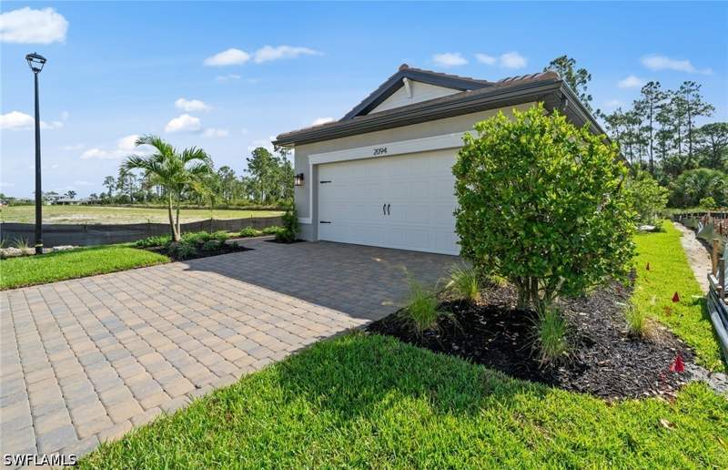 2 bedroom SingleFamilyResidence at 2094 Seville Ln, Terreno At Valencia, Naples — photo 3