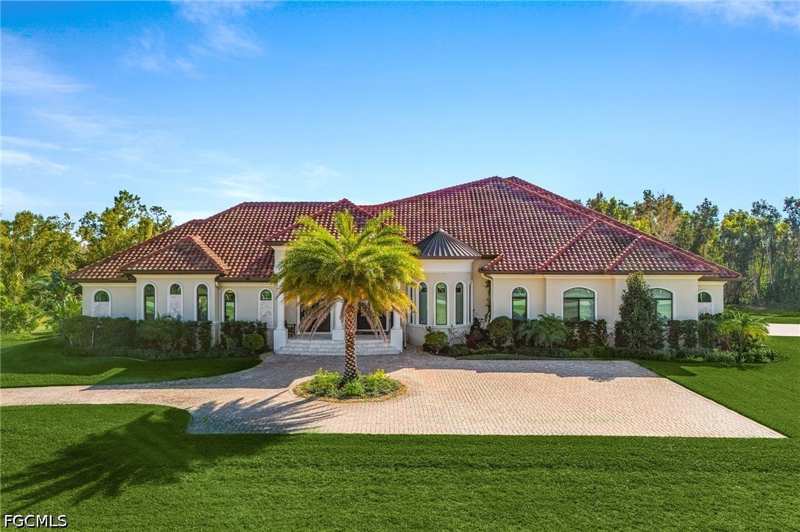 4 bedroom SingleFamilyResidence at 8250 Penzance Blvd, Fort Myers, Fort Myers — photo 1