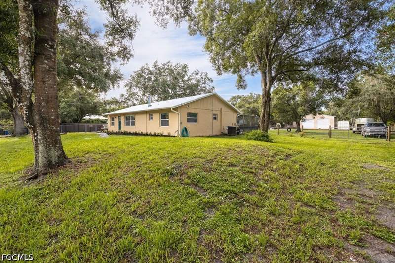 3 bedroom SingleFamilyResidence at 11700 Deal Rd, North Fort Myers, North Fort Myers — photo 2