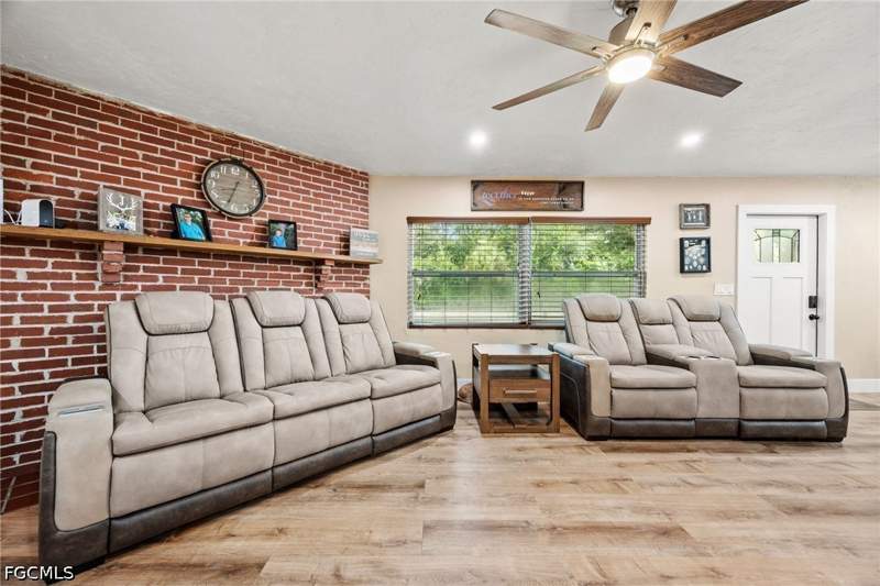 3 bedroom SingleFamilyResidence at 11700 Deal Rd, North Fort Myers, North Fort Myers — photo 4