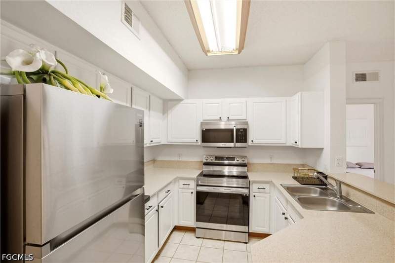2 bedroom Condominium at 15590 Ocean Walk Cir 313, Gardens At Beachwalk, Fort Myers — photo 4