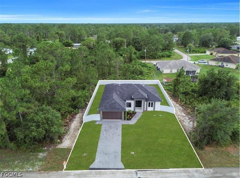 4 bedroom SingleFamilyResidence at 1116 Cherry St E, Lehigh Acres, Lehigh Acres — photo 2