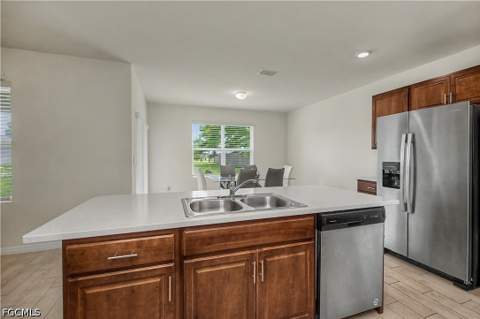 152 SE 27th Ter, Cape Coral FL - photo 11 of 38