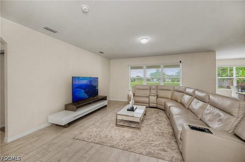 4 bedroom SingleFamilyResidence at 152 SE 27th Ter, Cape Coral, Cape Coral — photo 4